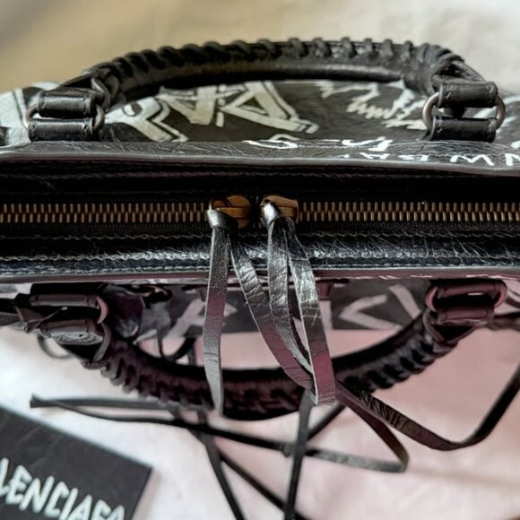 New! Balenciaga Graffiti Classic City Bag with Dust Bag - Picture 12 of 12